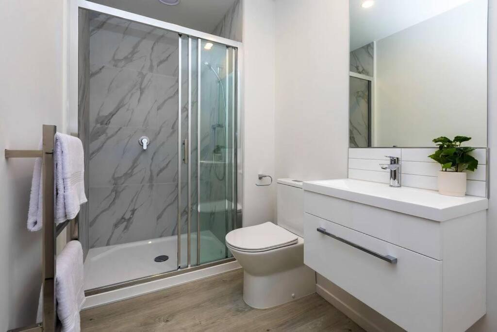 2 Bedrooms Apprtmt Plus Underground Parking In Cbd Christchurch Ngoại thất bức ảnh